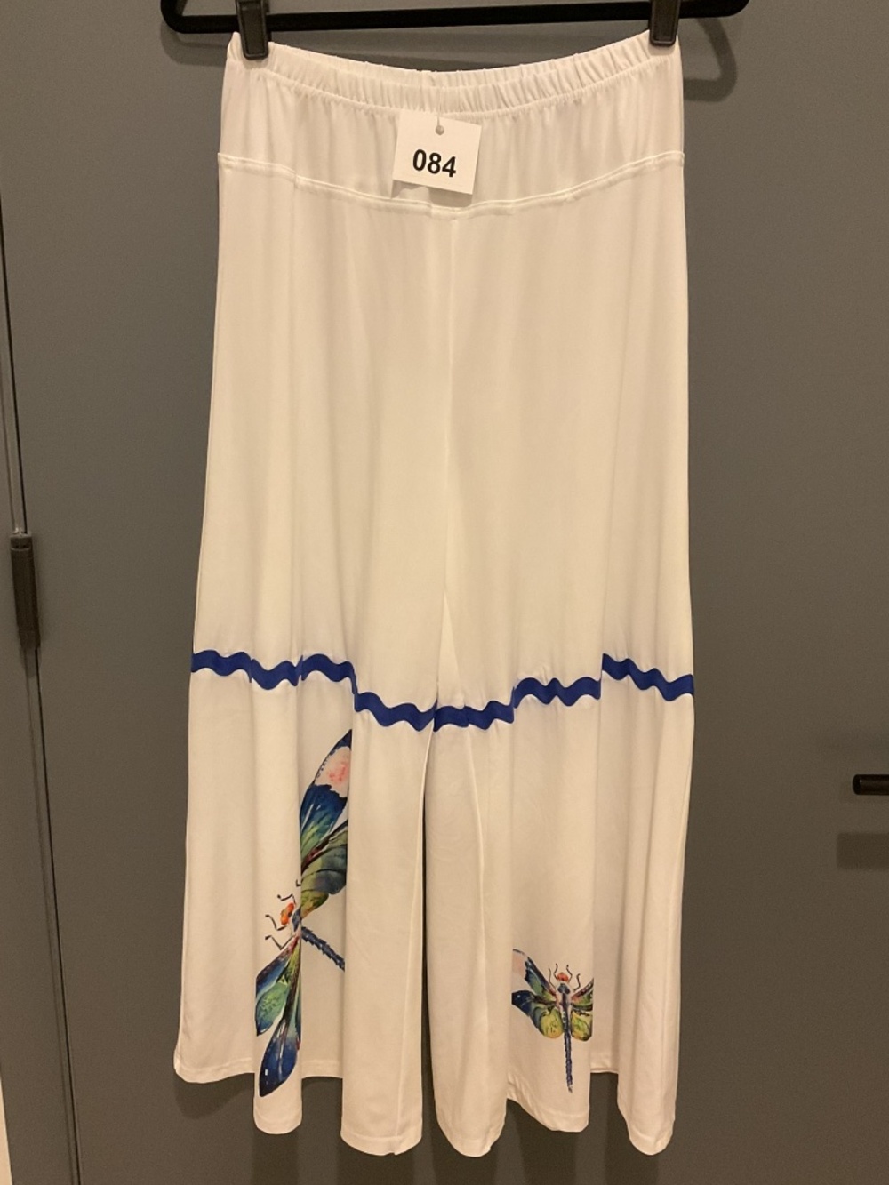 084 Flowy white pants with dragonflies